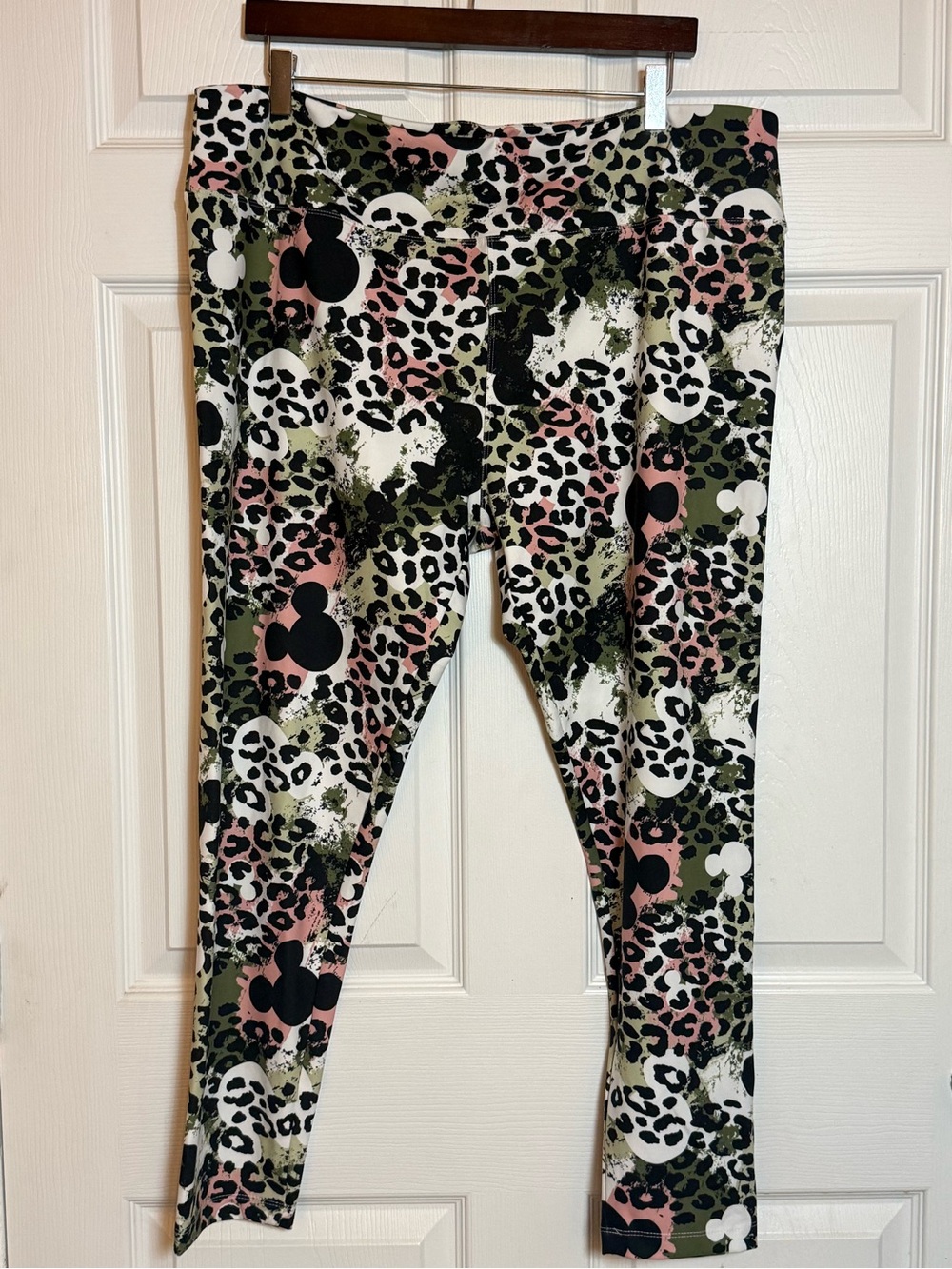Authentic Disney Parks Wild About Disney Leggings Women Plus Sz 1X - Picture 1 of 4